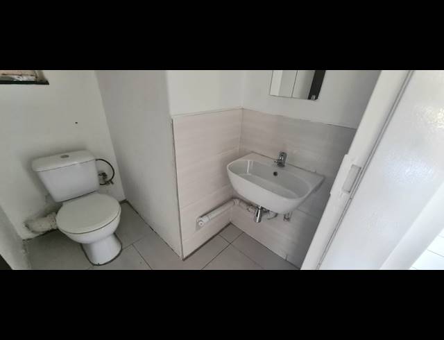 2 BEDROOM TOWNHOUSE FOR SALE IN SOUTH CREST